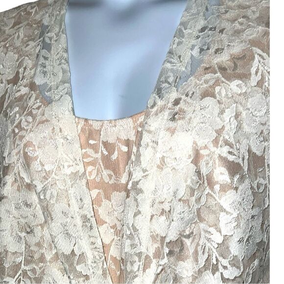 Onyx beautiful elegant cream lace top! - Picture 4 of 11